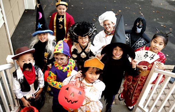 children-trick-or-treating